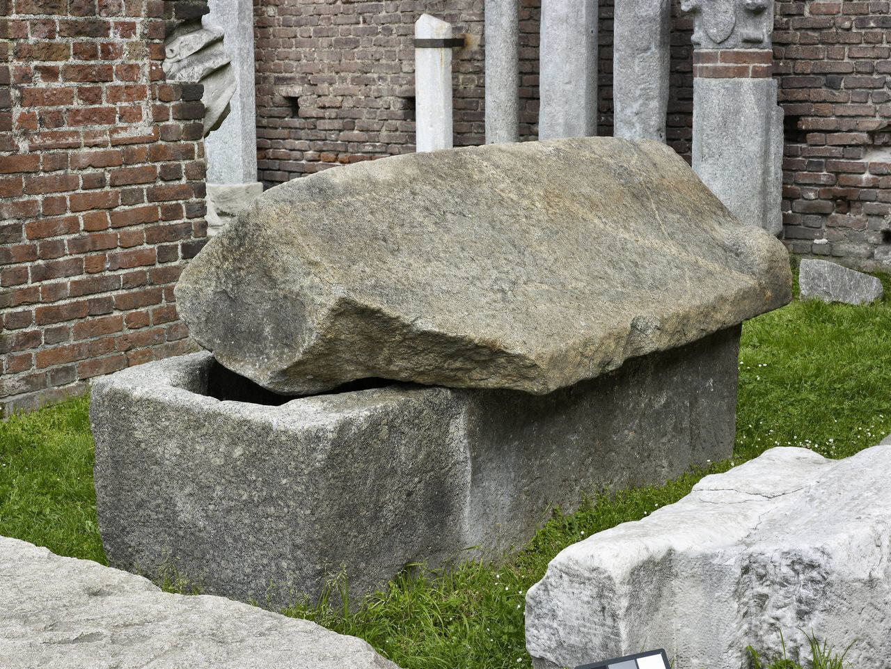 Sarcofago di Sabina (sarcofago) di Lapicida - ambito lombardo (sec. V)