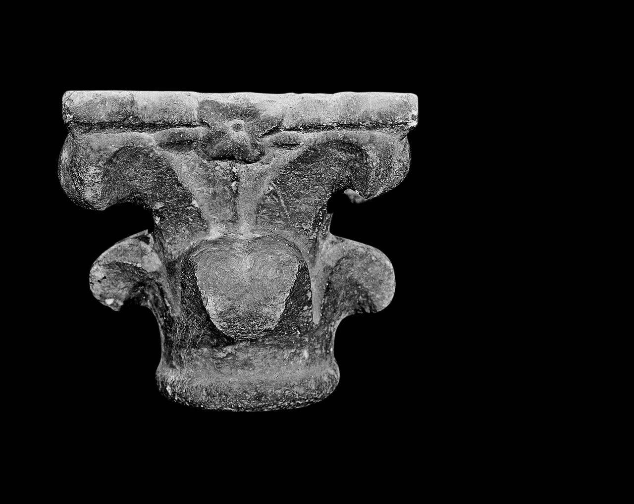 Capitello a foglie d'acqua su due ordini (capitello) di Scultore - ambito lombardo (fine-prima metà sec. XII)