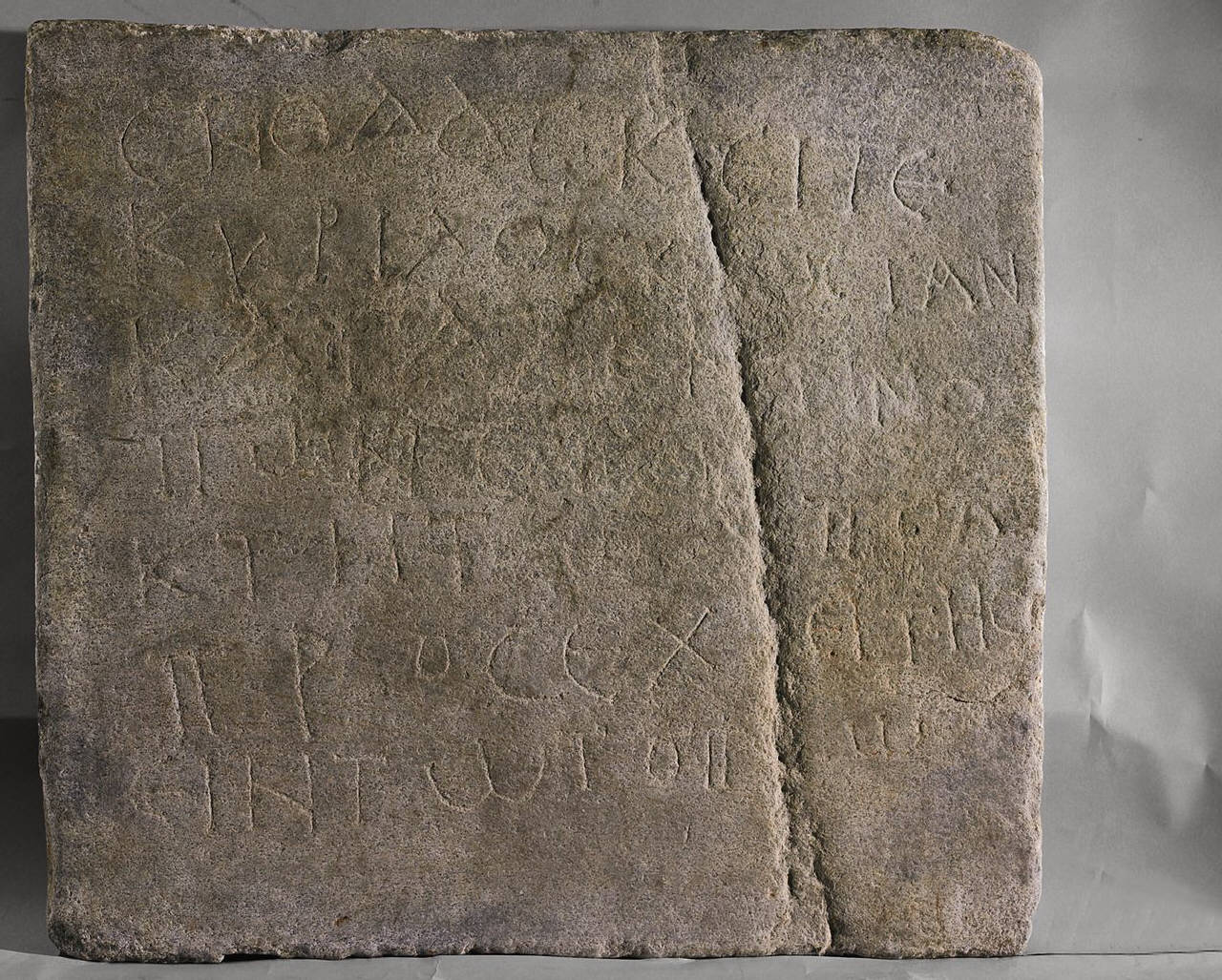 Epitaffio di Cirillo (lastra) di Lapicida - ambito lombardo (fine/inizio sec. V)