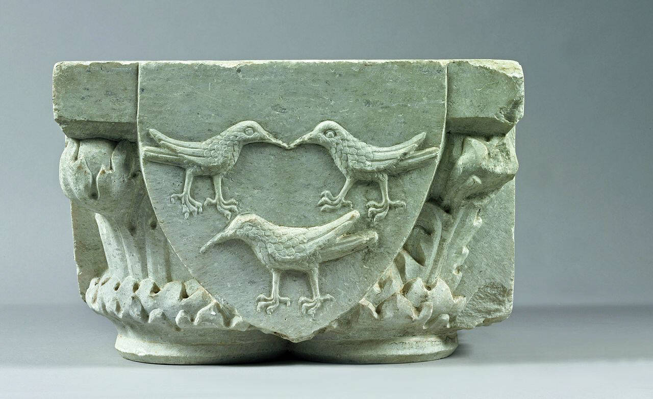 Capitello con targa di Ambrogio (de) Zurli (capitello) di Scultore - ambito lombardo (secondo quarto sec. XIV)