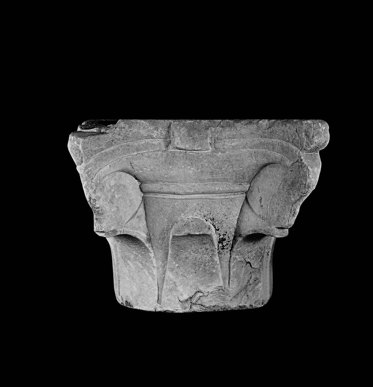 Capitello a foglie d'acqua, frammentario (capitello) di Scultore - ambito lombardo (ultimo quarto sec. XV)