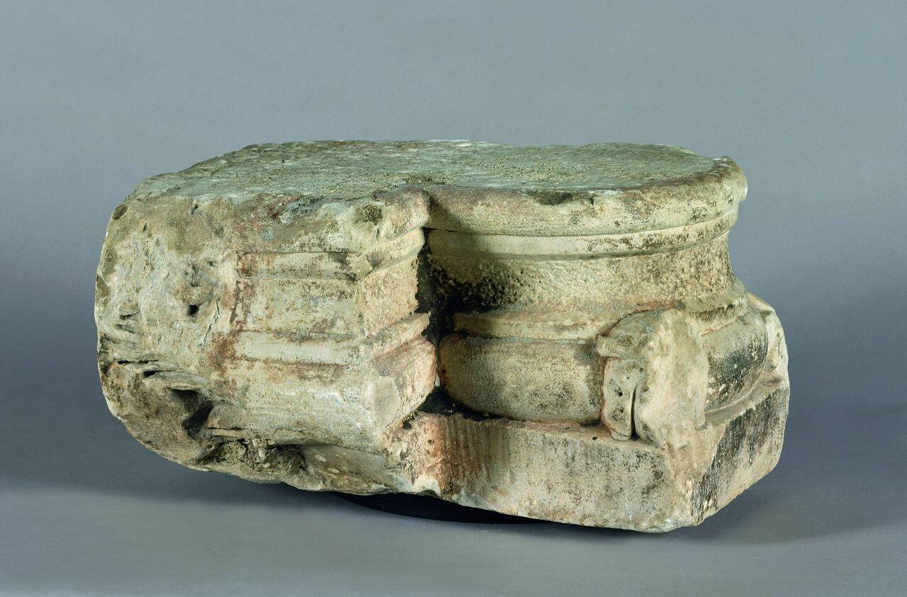 Base di pilastro mistilineo (pilastro, base di) di Scultore - ambito lombardo (prima metà sec. XIII)