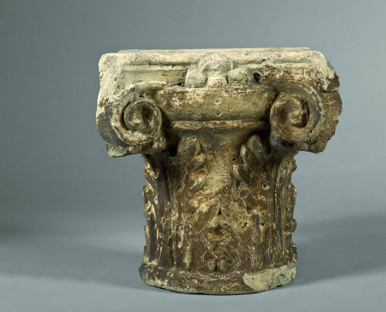 Capitello a un ordine con foglie d'acanto e caulicoli sporgenti, semi-rosetta sull'abaco (capitello) di Scultore - ambito lombardo (fine sec. XV)