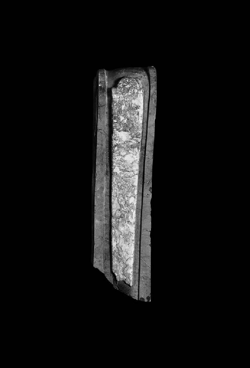 Camino in marmo di Varenna (XVII secolo) (camino, parte di) di Scultore - ambito lombardo (sec. XVII)