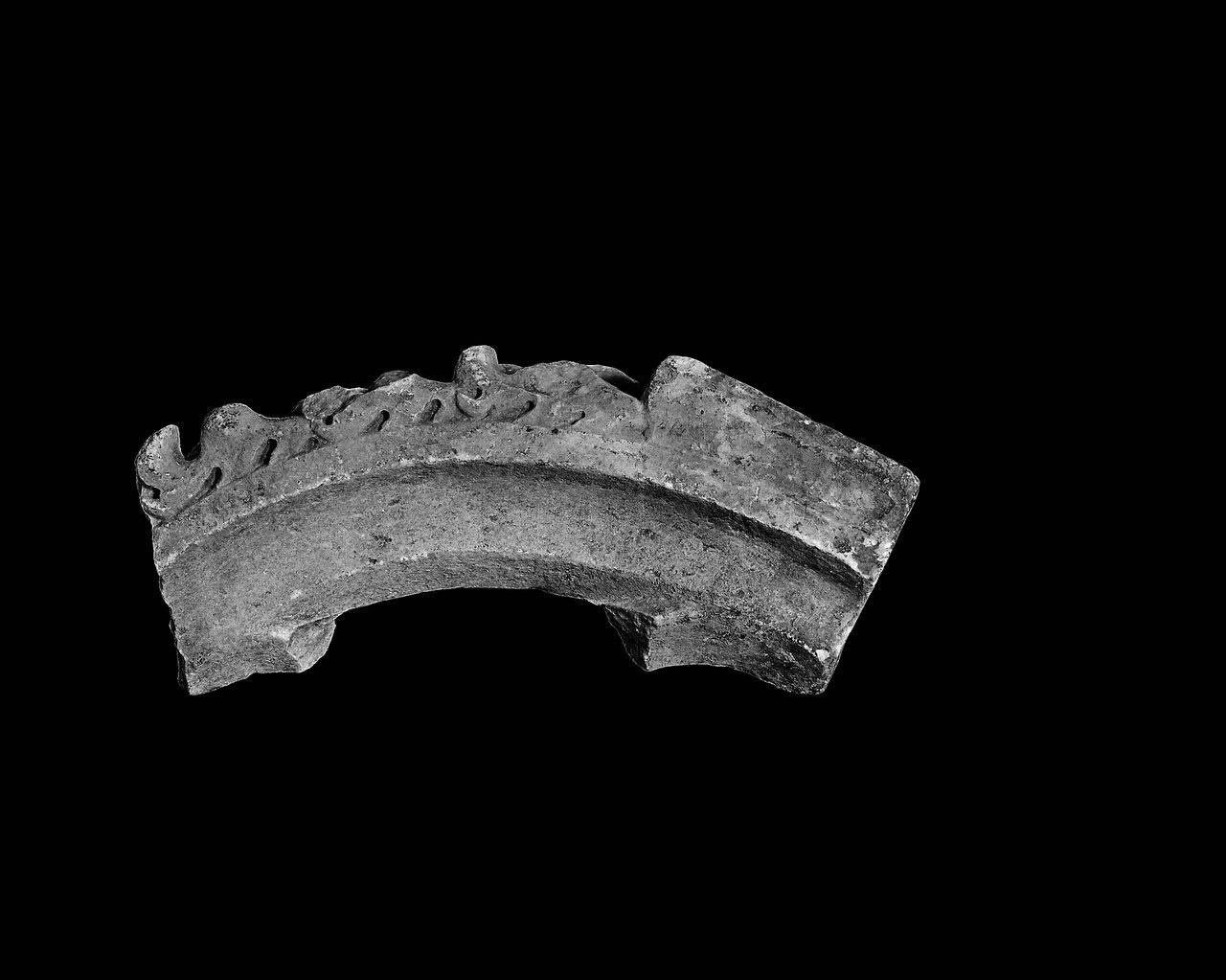 Parte di falconatura (falconatura, parte di) di Scultore - ambito lombardo (fine/inizio sec. XIV)