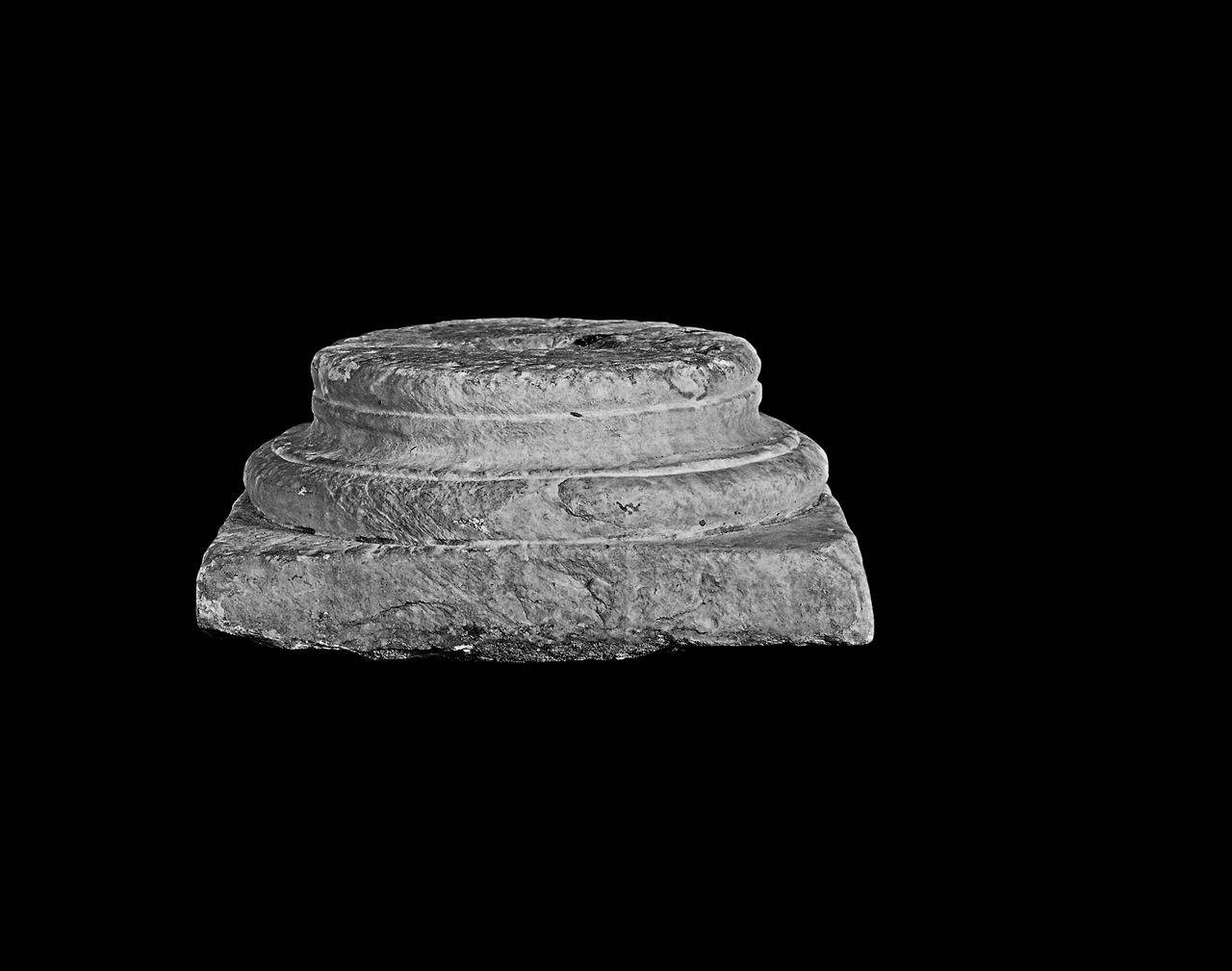 Base da Santa Tecla (base di colonna) di Scultore - ambito lombardo (fine/inizio sec. XIV)