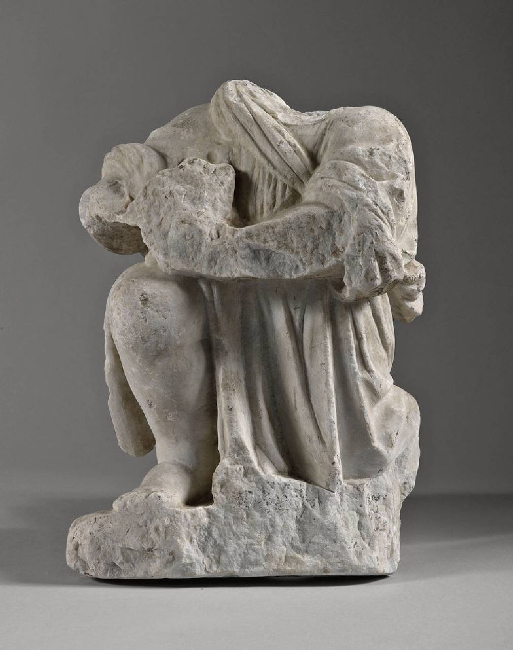 Angelo? acefalo inginocchiato (statua acefala) di Scultore - ambito lombardo (fine/inizio sec. XV)