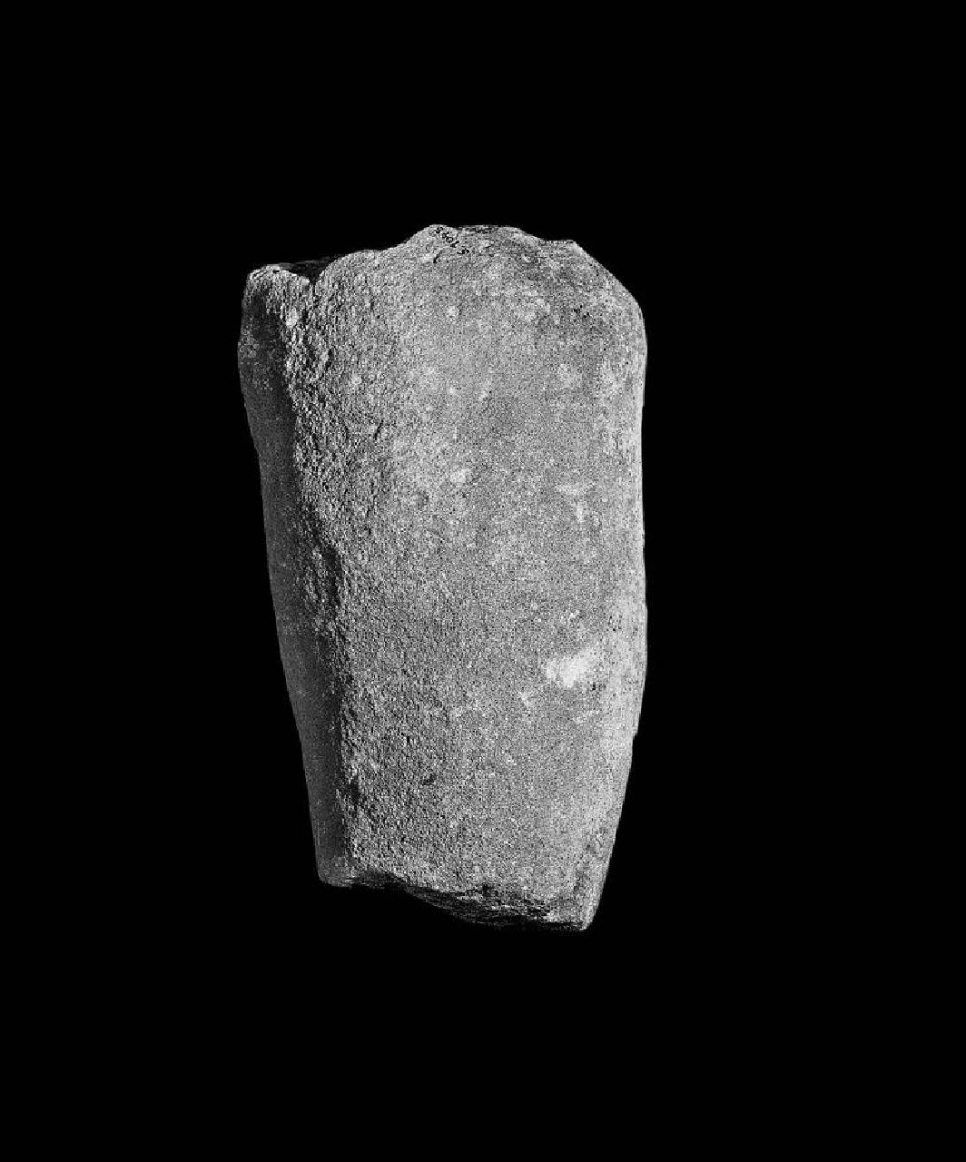 Parte di gamba (statua, frammento di) di Scultore - ambito lombardo (sec. XVII)