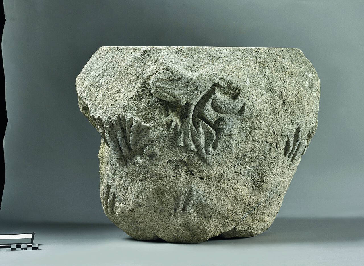 Capitello di semi colonna? reimpiegato (semi capitello reimpiegato) di Scultore - ambito lombardo (prima metà sec. XII)