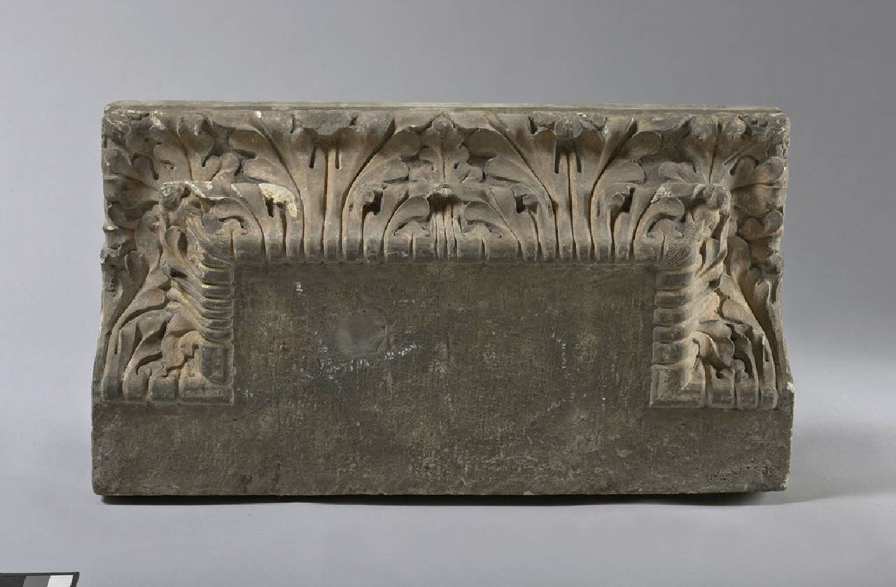 Mensola con elementi fogliacei: elemento di sei (mensola, parte di) di Scultore - ambito veronese (fine/ inizio sec. XV)