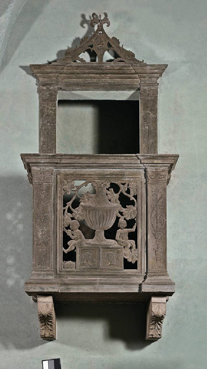 Pulpito da San Pietro in Gessate con motto di Ambrogio Grifi (Griffi) (pulpito) di Briosco, Benedetto; Cazzaniga, Tommaso (bottega; ) (inizio sec. XVI)