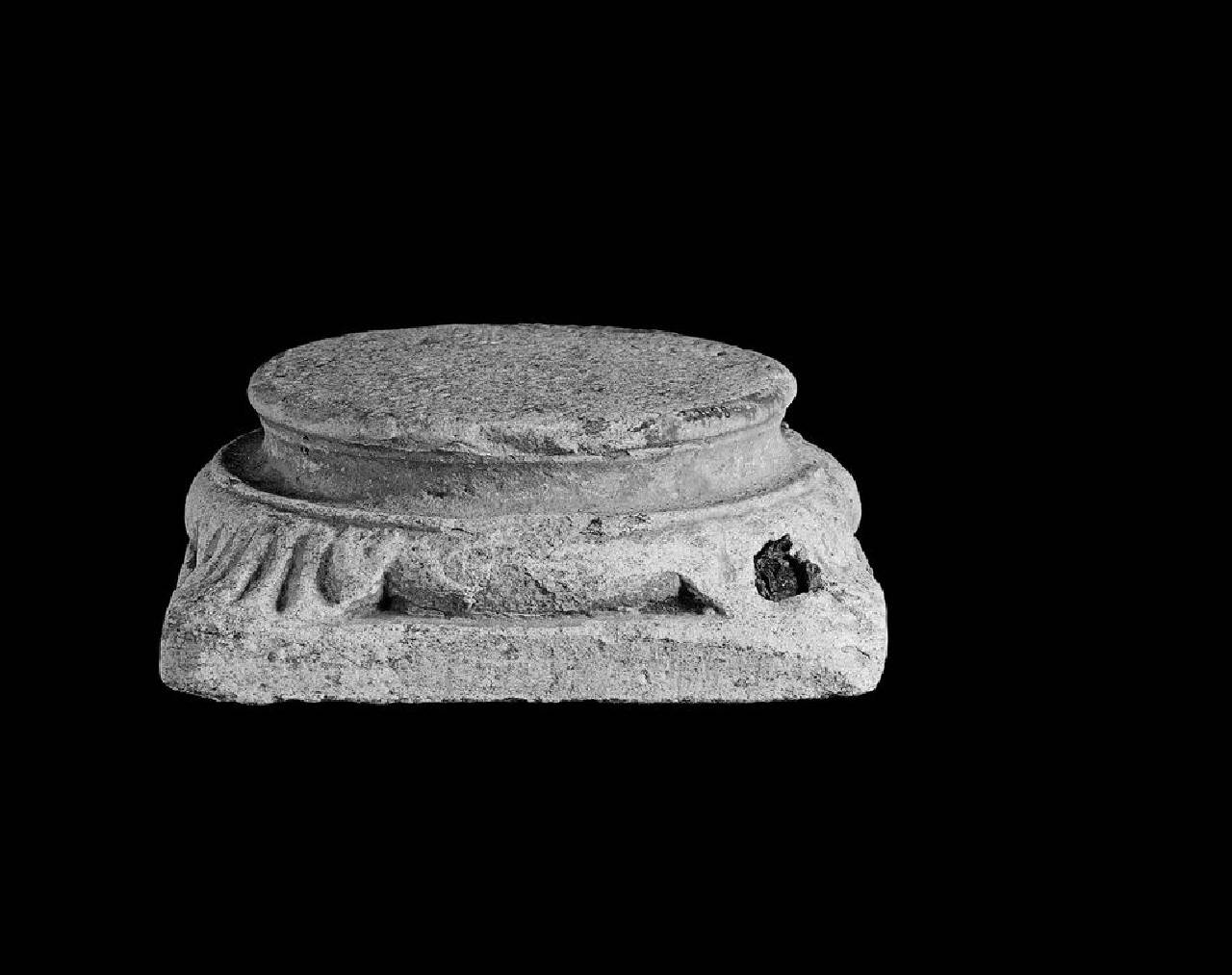 Base di colonna, in pendant (base di colonna) di Scultore - ambito lombardo (seconda metà sec. XV)