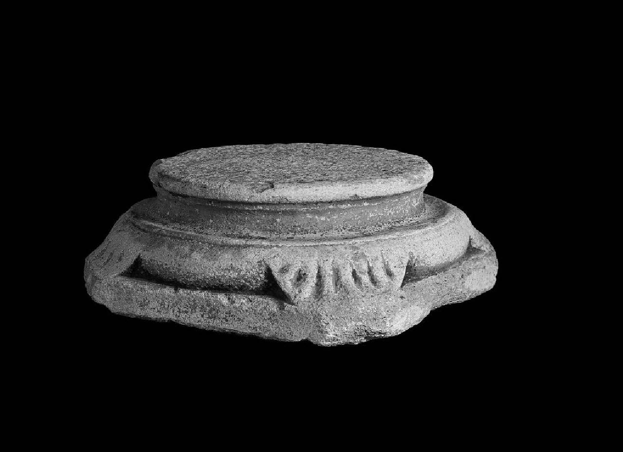 Base di colonna, in pendant (colonna, base di) di Scultore - ambito lombardo (seconda metà sec. XV)