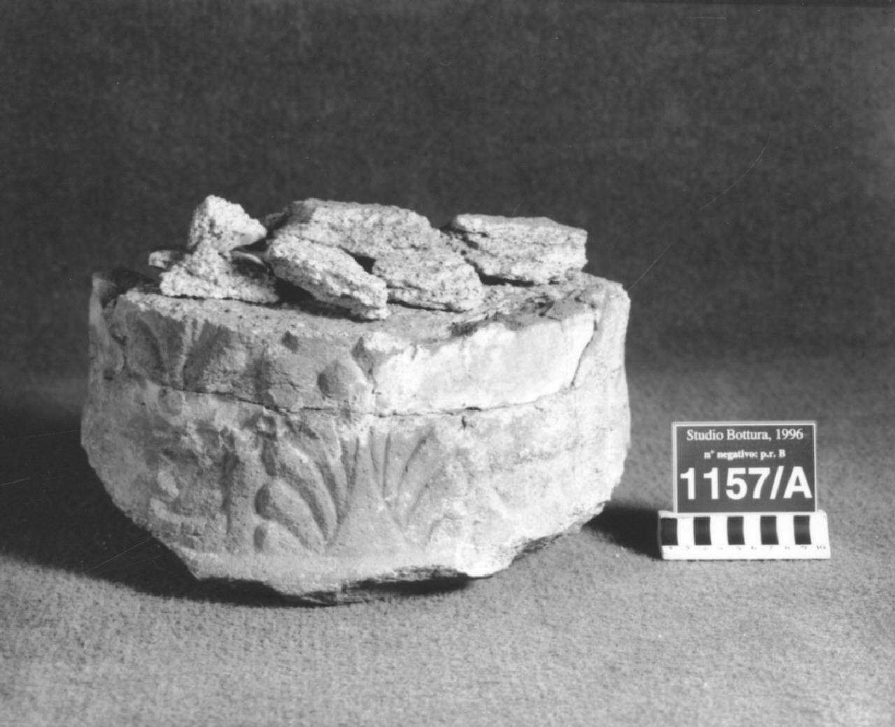 Capiotello frammentario con palmette (capitello) di Scultore - ambito lombardo (ultimo quarto sec. XV)