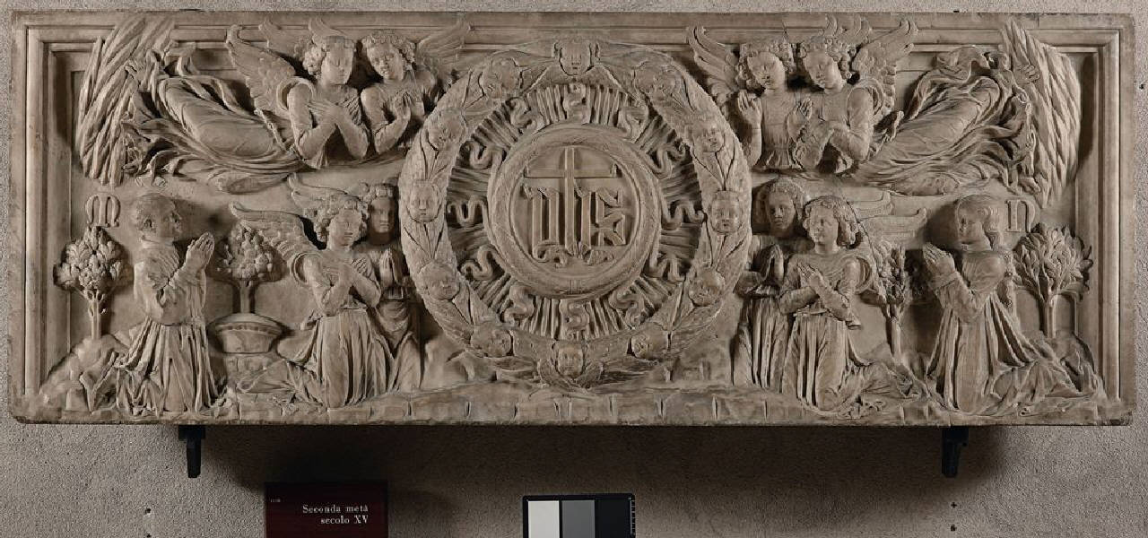 Monogramma di Cristo tra angeli e due devoti (architrave) di Gaggini, Domenico (ambito ?) (seconda metà sec. XV)