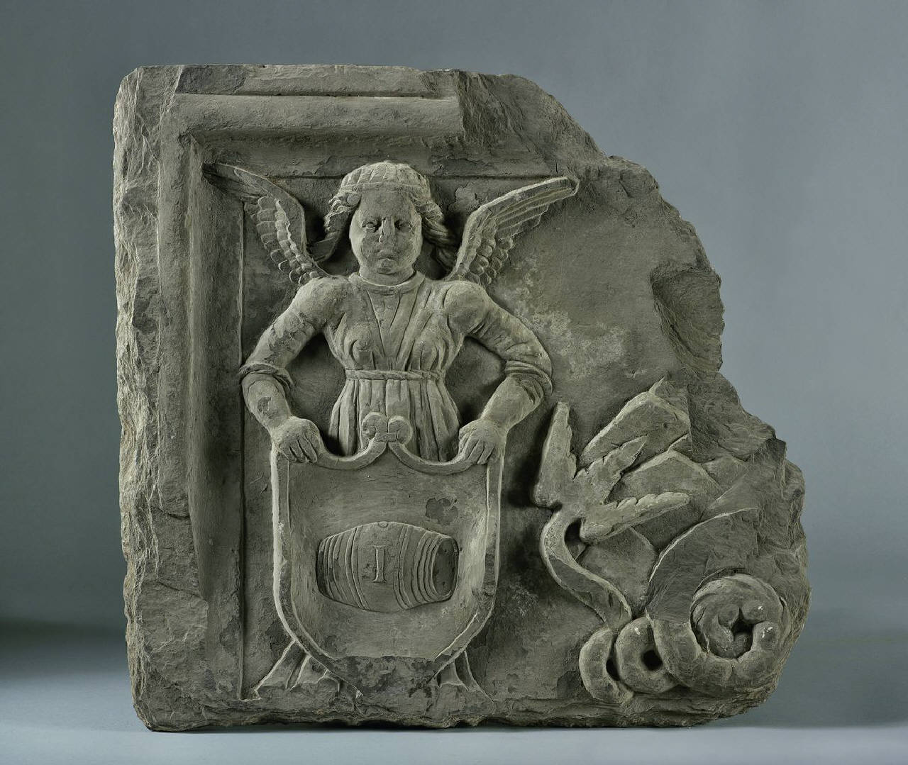 San Giorgio e il drago con stemma Bottigella sostenuto da un angelo (architrave, parte di) di Scultore - ambito pavese (fine sec. XV)