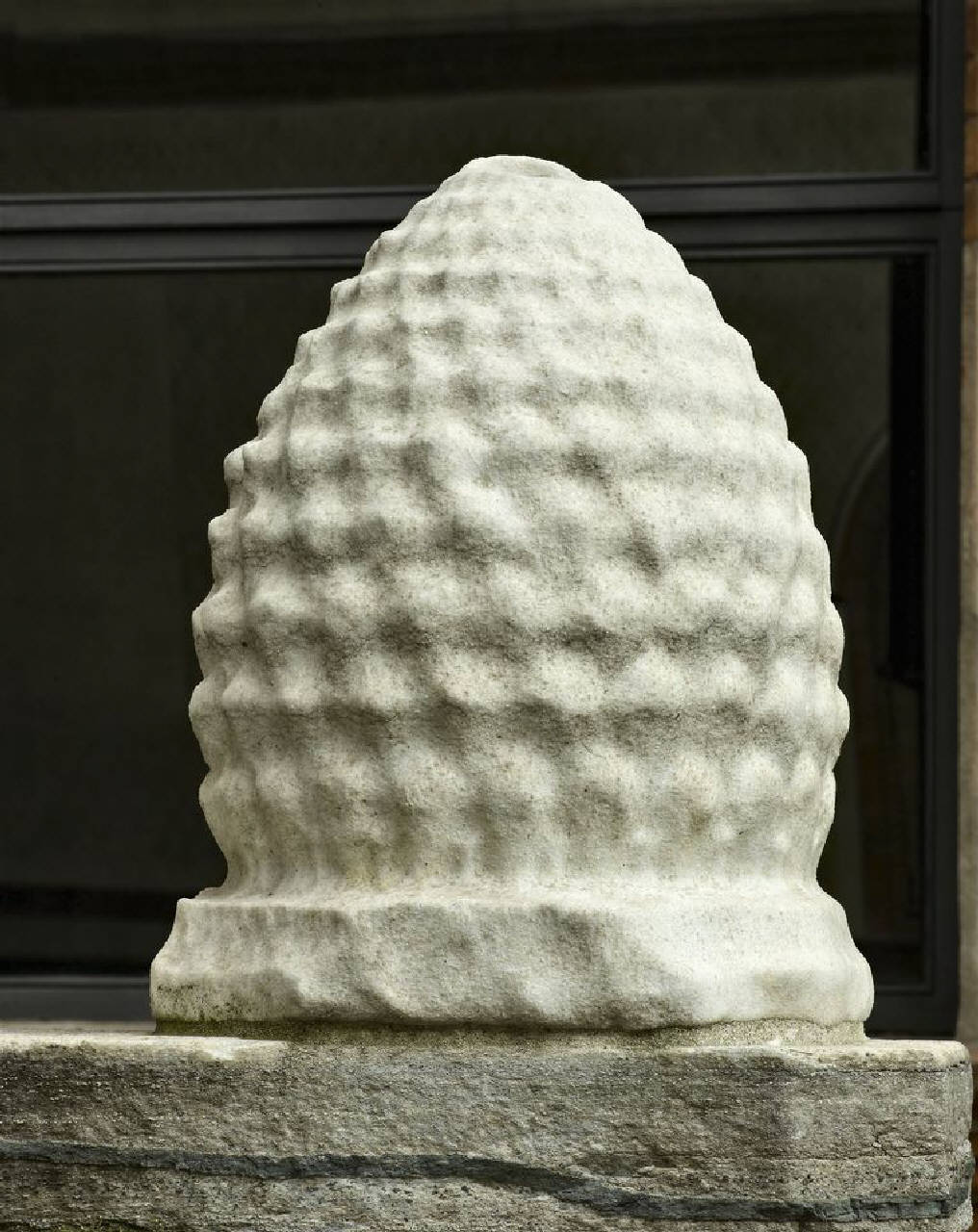 Pigna dal Castello Sforzesco (elemento acroteriale) di Scultore - ambito lombardo (sec. XII)