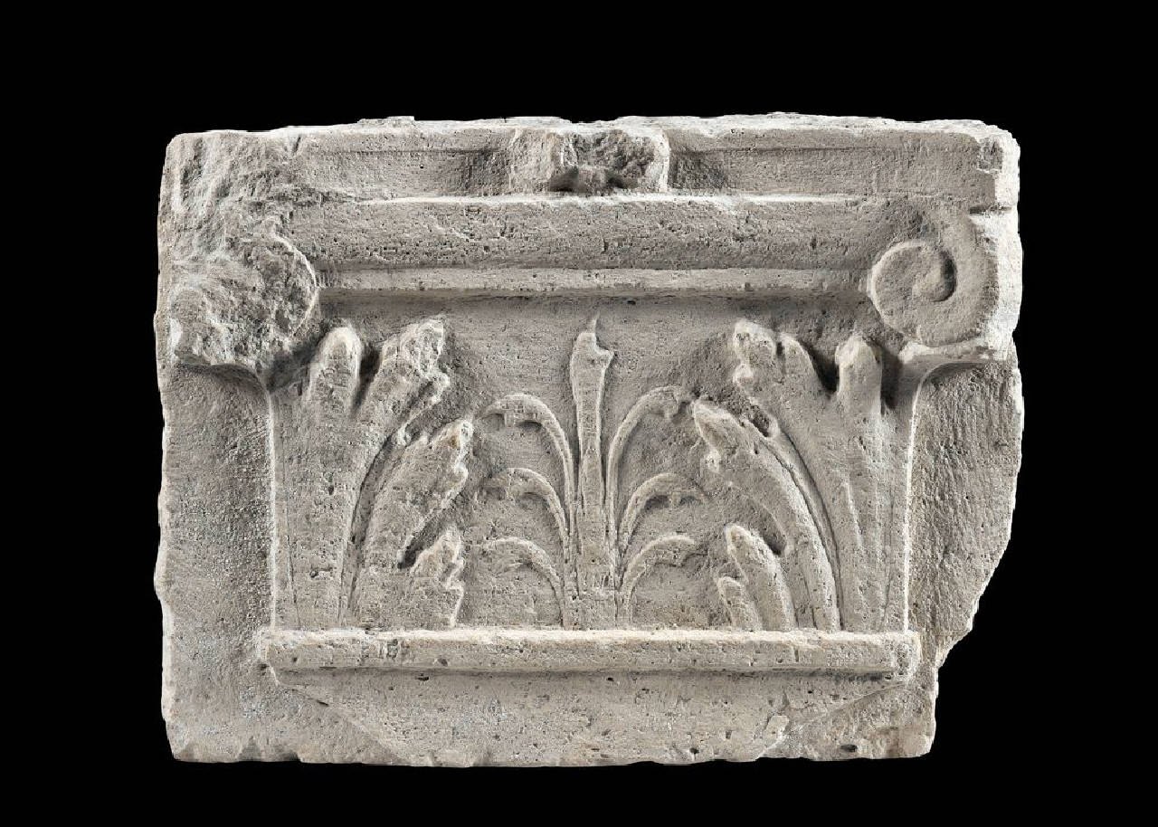 Peduccio di lesena con foglie d'acanto e al centro palmetta (peduccio) di Scultore - ambito lombardo (fine/inizio sec. XV)