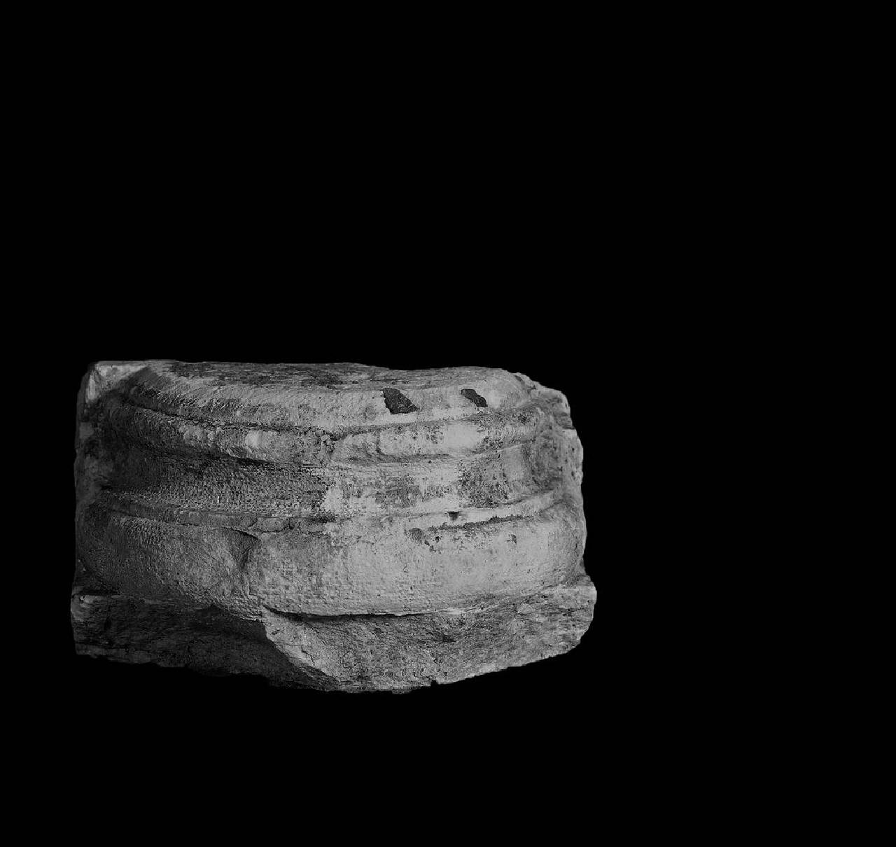 Base di semi colonna, frammentaria (base di semi colonna) di Scultore - ambito lombardo (prima metà sec. XIII)