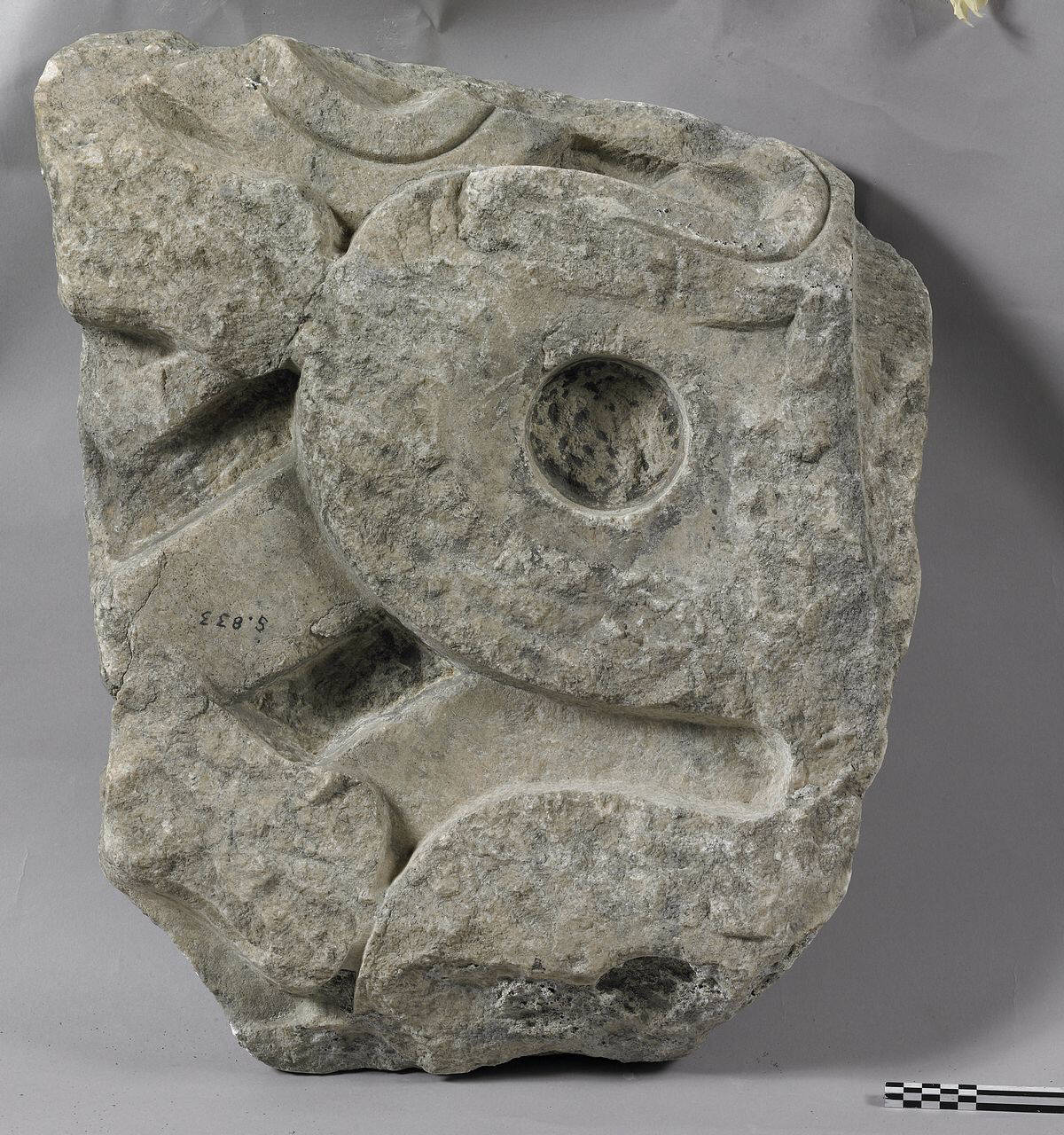 Frammento di stemma ? (lastra, rilievo) di Scultore - ambito lombardo (sec. XIV)