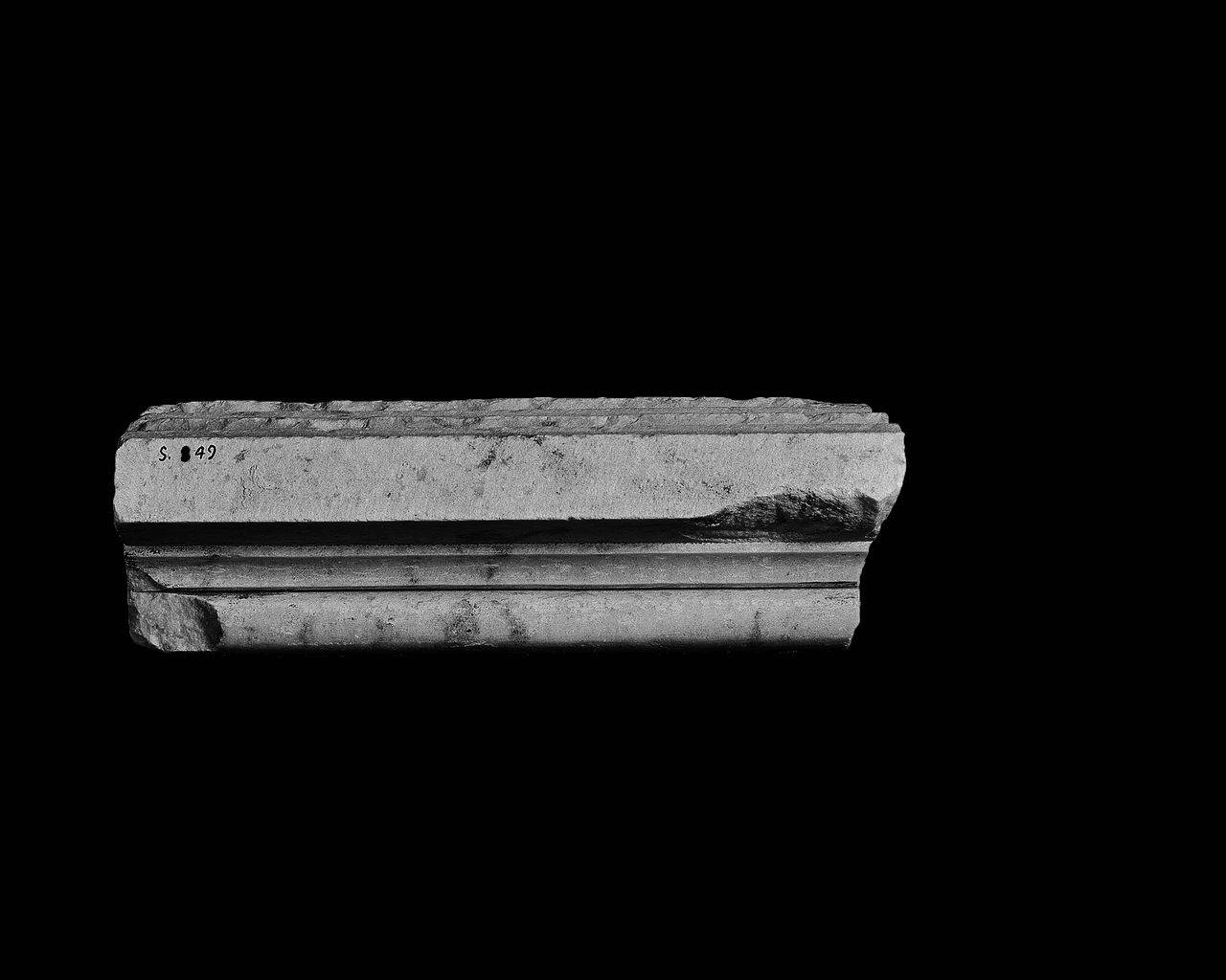 Cornice con modanature su tre facce (cornice, parte di) di Scultore - ambito lombardo (fine/inizio sec. XIV)