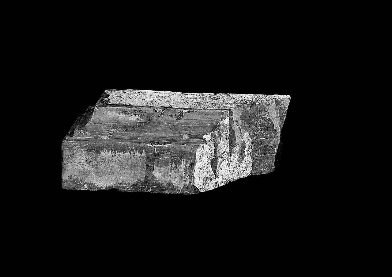 Altare in marmo di Varenna (elemento architettonico, frammento di) di Scultore - ambito lombardo (sec. XVII)