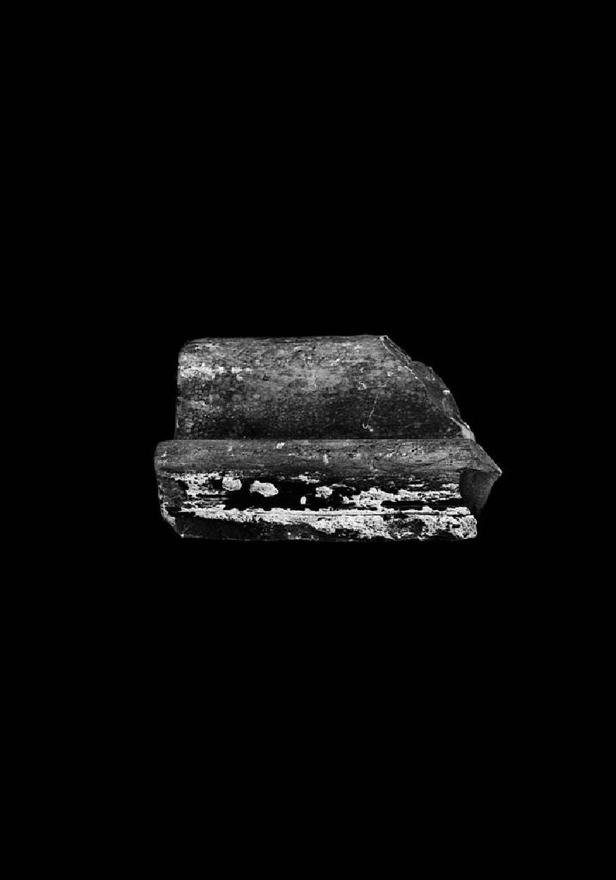 elemento in marmo di Varenna (elemento non identificato) di Scultore - ambito lombardo (sec. XVII)