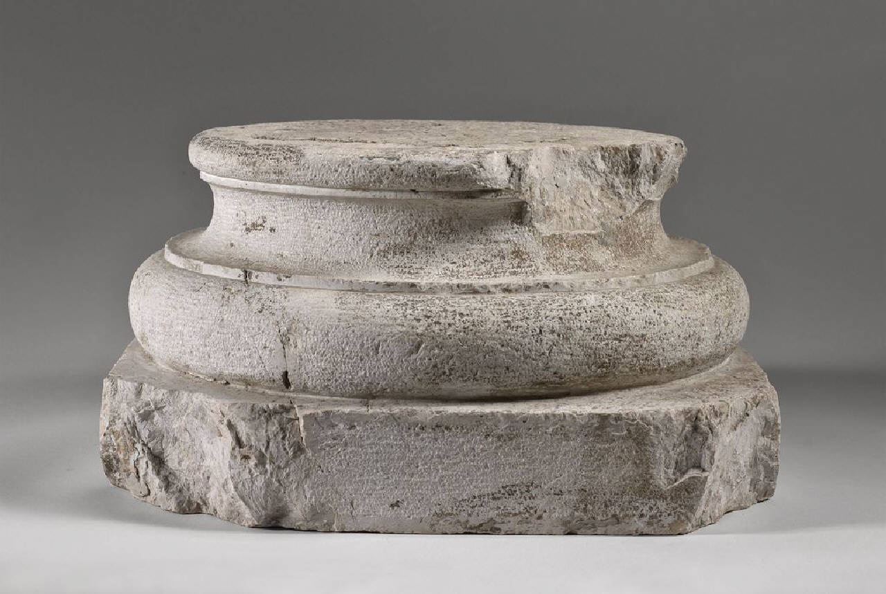 Base di colonna, una di tre (base di colonna) di Scultore - ambito lombardo (seconda metà sec. XV)