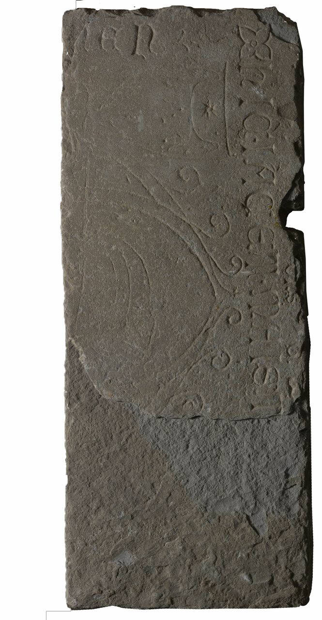 Lastra tombale con iscrizione di un "Magister" (lastra, parte di) di Lapicida - ambito lombardo (sec. XIV)