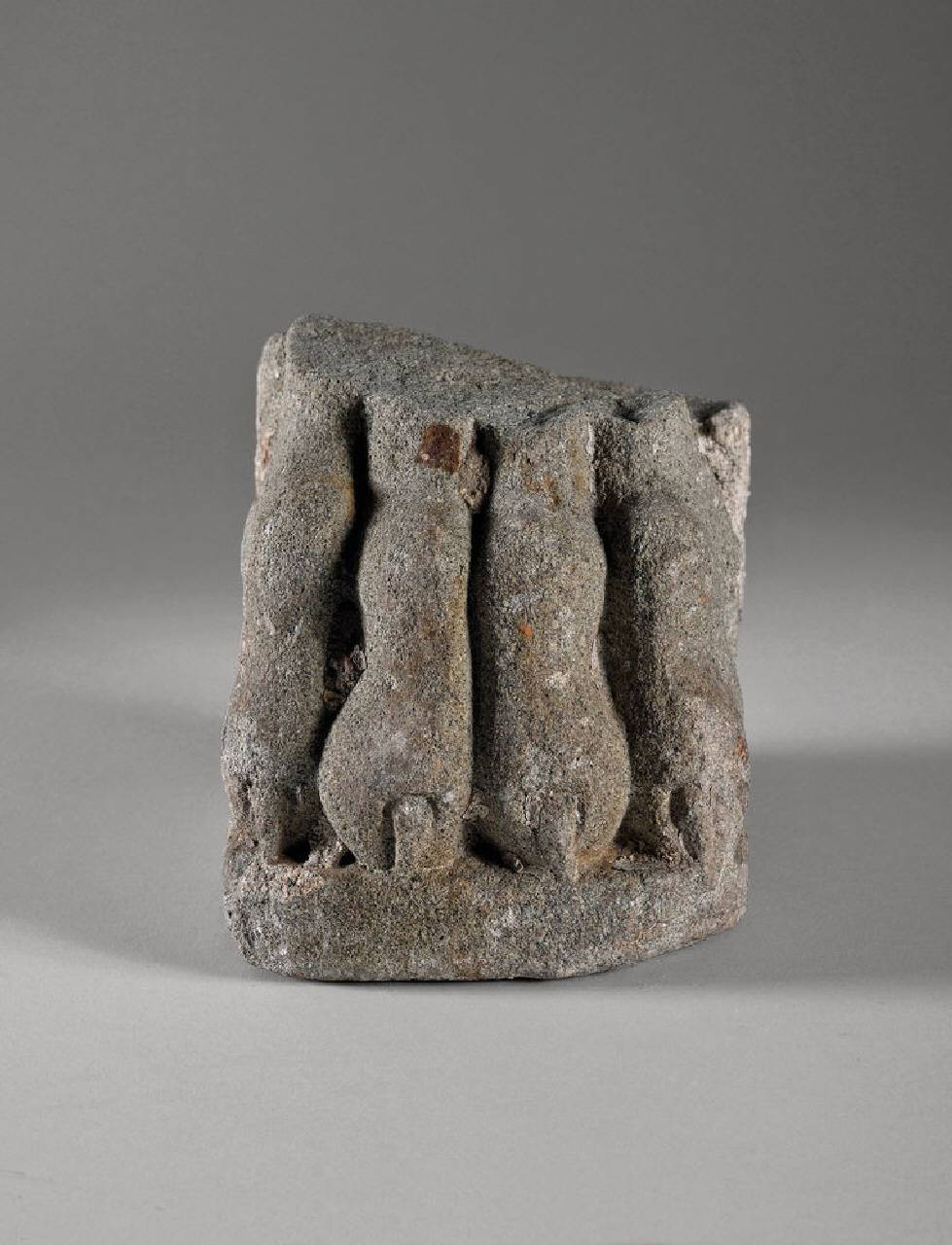 Piede a forma di zampa di leone (piedritto?, frammento di) di Scultore - ambito lombardo (sec. XVII)