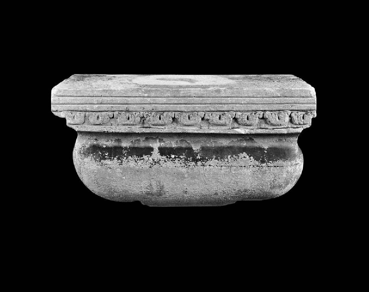 Base della statua di San Giovanni Evangelista (base) di Scultore - ambito lombardo (primo quarto sec. XIV)