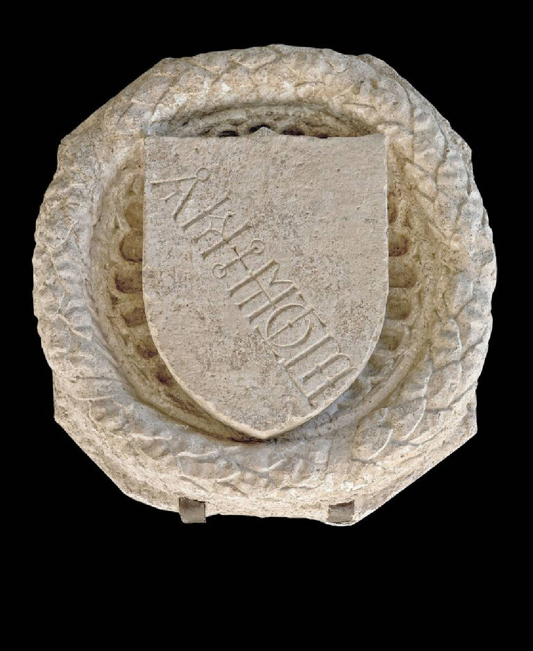 Chiave di volta con stemma e scritta ANIMO (chiave di volta) di Scultore - ambito lombardo (terzo quarto sec. XV)