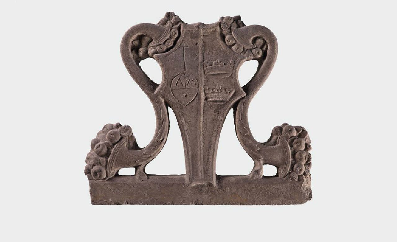 scudo a traforo con impresa e stemma di Antonio Missaglia (lastra traforata) di Scultore - ambito lombardo (terzo quarto sec. XV)