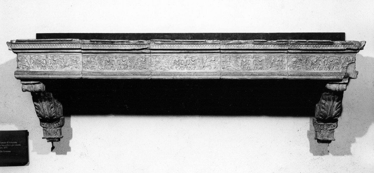 Camino in terracotta (camino) di Plasticatore - ambito lombardo (primo quarto sec. XVI)