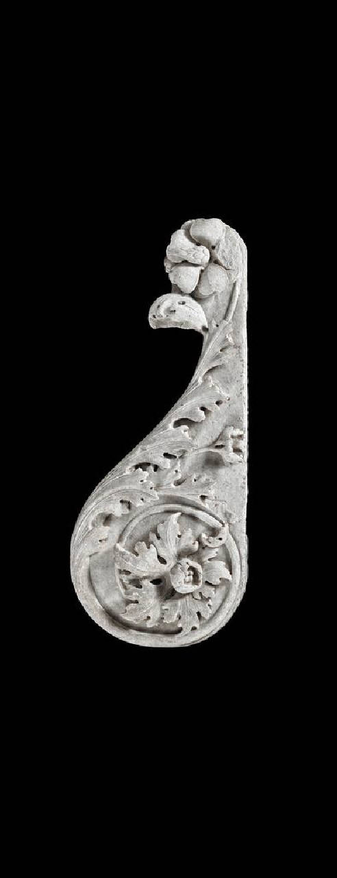 Mensola con grande fiore di loto su un fianco (mensola) di Scultore - ambito lombardo (prima metà sec. XVI)