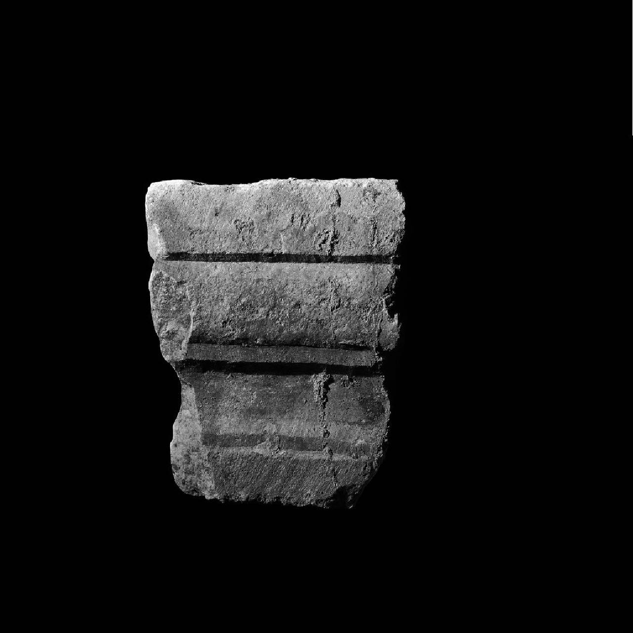 Base frammentaria (base, frammento di) di Scultore - ambito lombardo (fine-prima metà sec. XIII sec. XII)