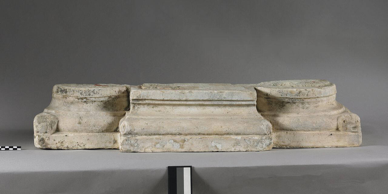 Base di pilastro a tre sezioni (base di pilastro) di Scultore - ambito lombardo (fine/inizio sec. XII)