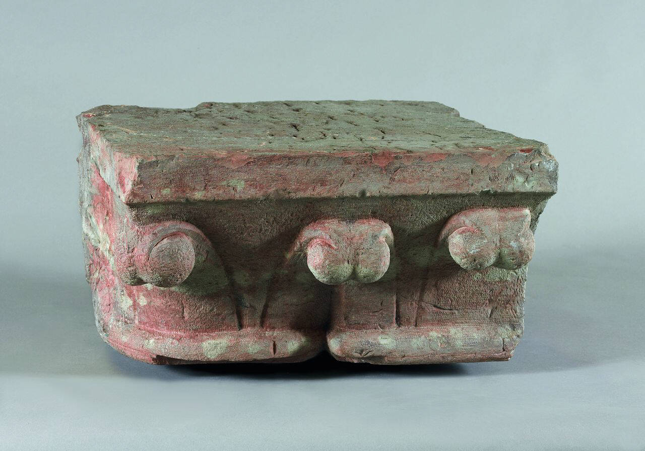 Capitello con foglie d'acqua a bulbo (capitello) di Scultore - ambito lombardo (fine-prima metà sec. XIII sec. XII)