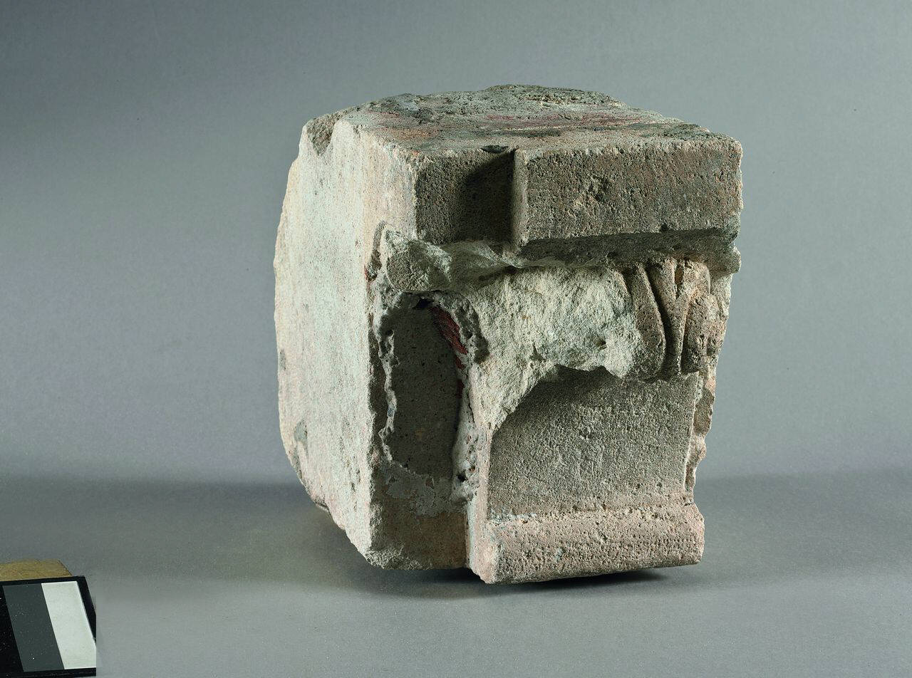 Capitello frammentario (capitello, frammento di) di Scultore - ambito lombardo (fine-prima metà sec. XIII sec. XII)