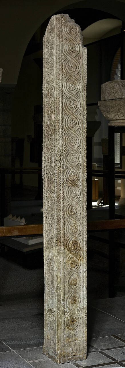 Pilastrino (pilastrino) di Scultore - ambito lombardo (prima metà sec. VIII)