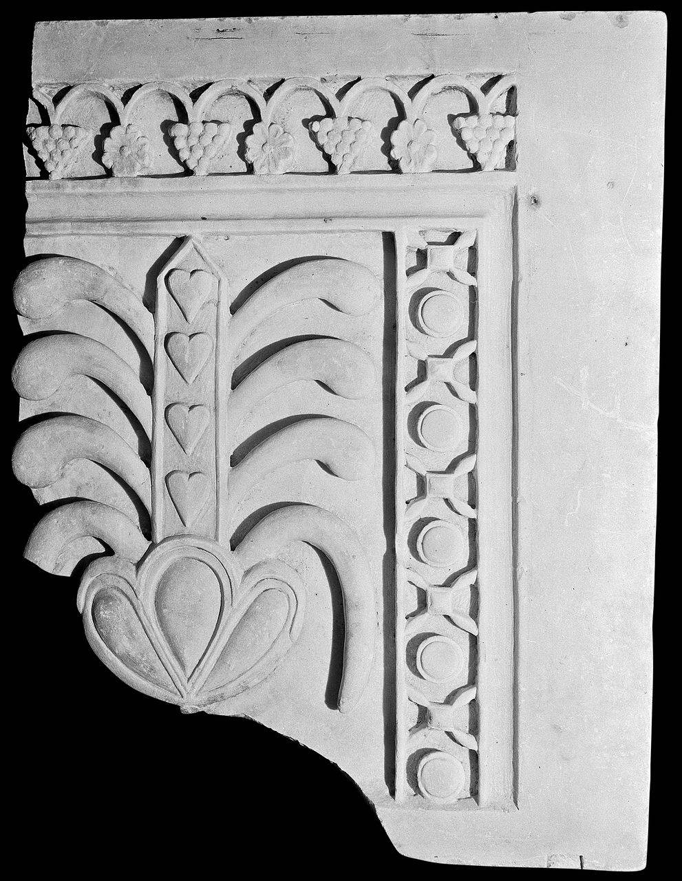 Transenna frammentaria da Agios Polieuktos, Costantinopoli (transenna, parte di) di Scultore - ambito bizantino (sec. VI)