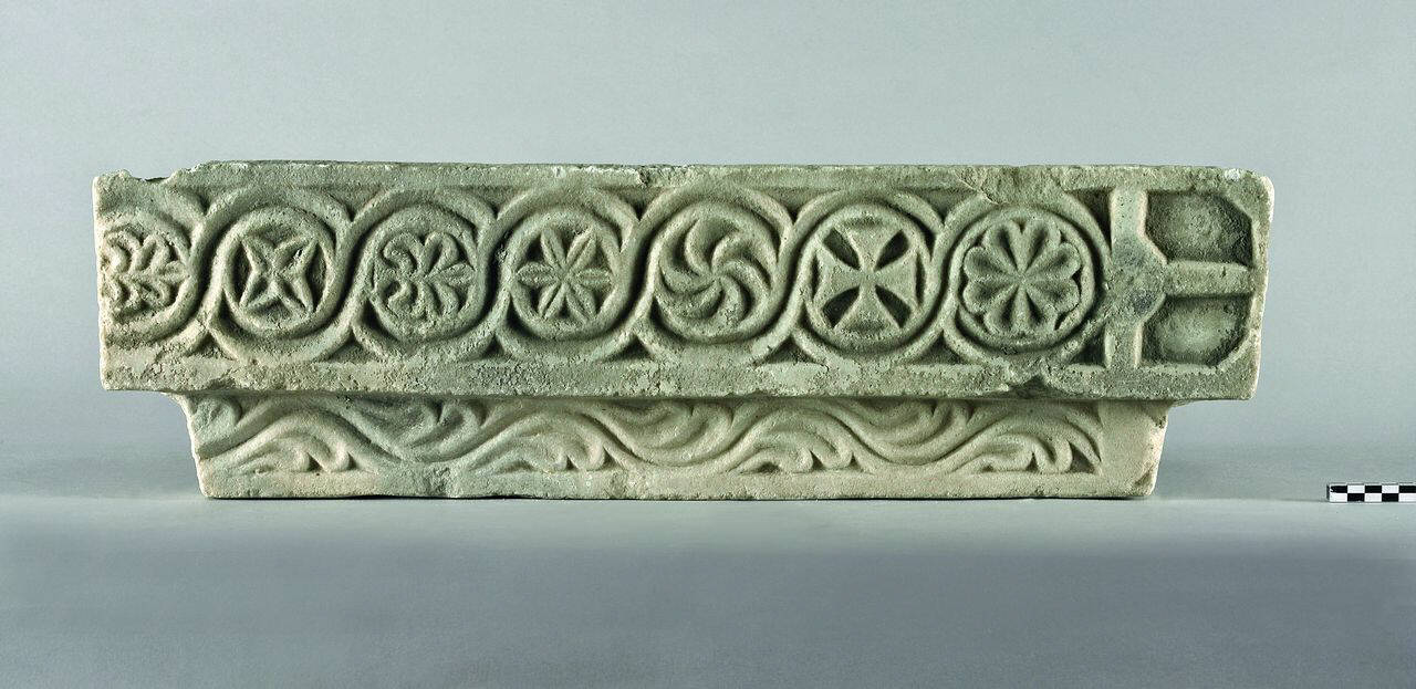 Parte di piedritto lavorato su tre lati (piedritto, parte di) di Scultore - ambito lombardo (fine/inizio sec. XI)