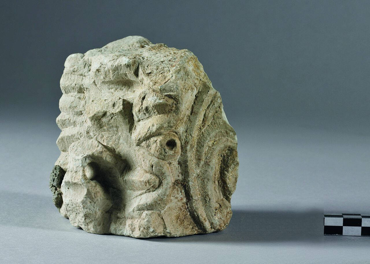 Cornice decorato su tre facce (cornice, frammento di) di Scultore - ambito lombardo (fine/inizio sec. VIII)