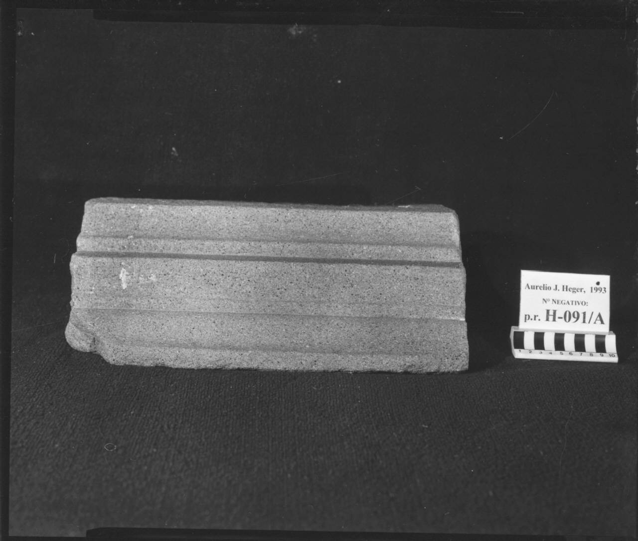 Cornice frammentaria, in pendant (cornice) di Scultore - ambito lombardo (sec. XVI)