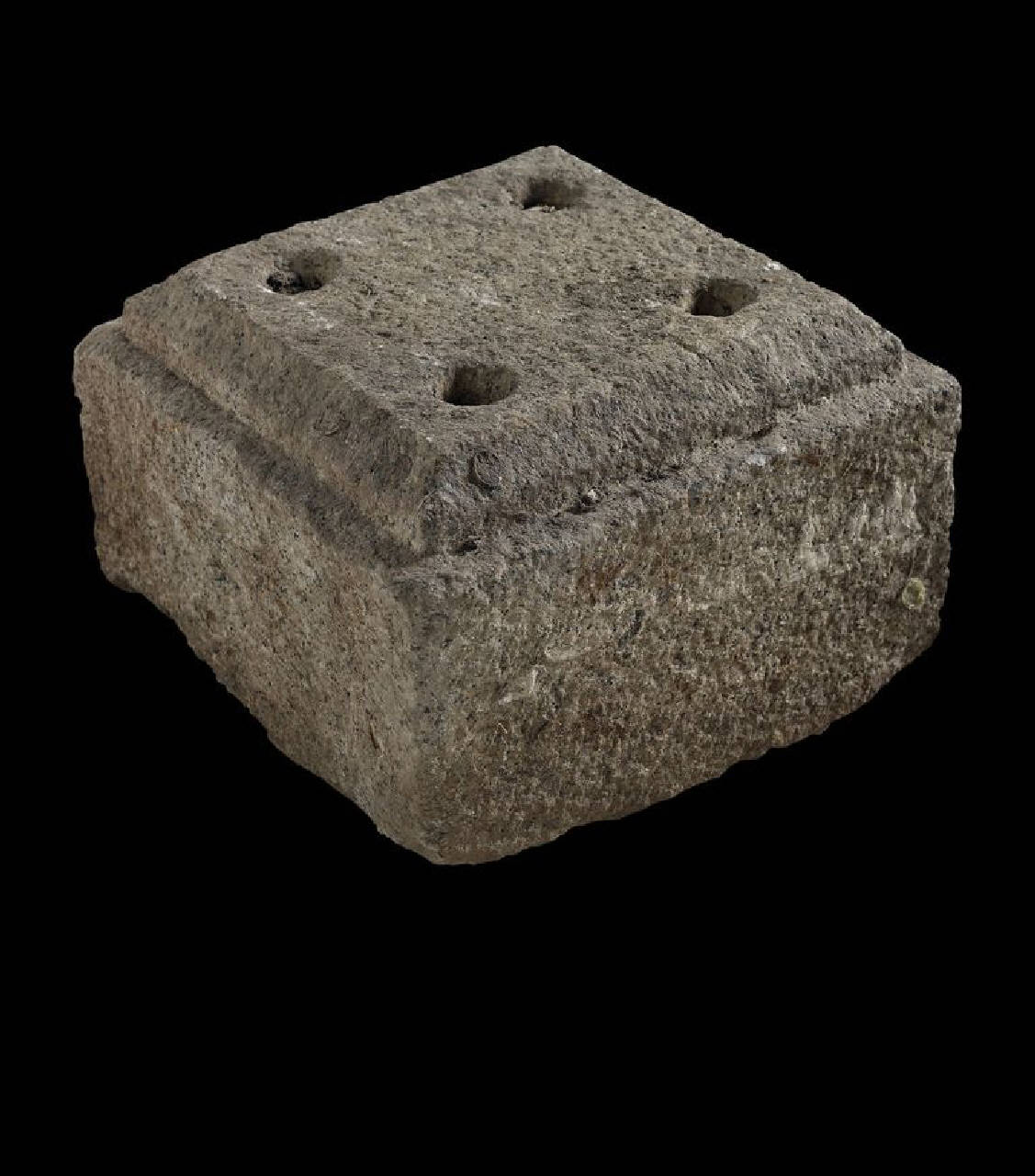 Base con quattro fori non passanti (base) di Scultore - ambito lombardo (sec. XIX)