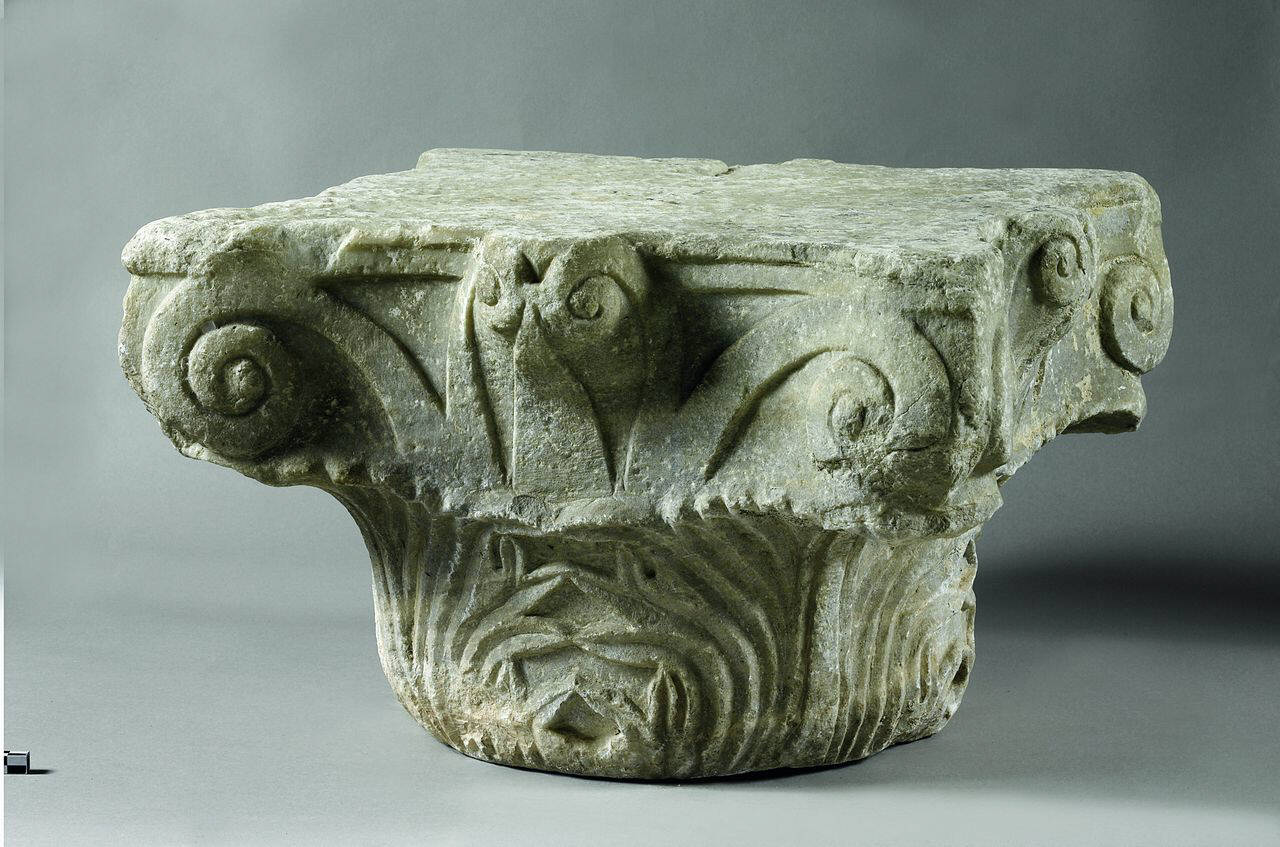 Grande capitello a folgie d'acanto e doppio caulicolo (capitello) di Scultore - ambito Isola comacina (ultimo quarto sec. VI)