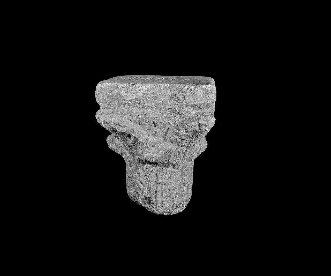 Capitello a due ordini di foglie d'acanto (capitello) di Scultore - ambito lombardo (seconda metà sec. XII)