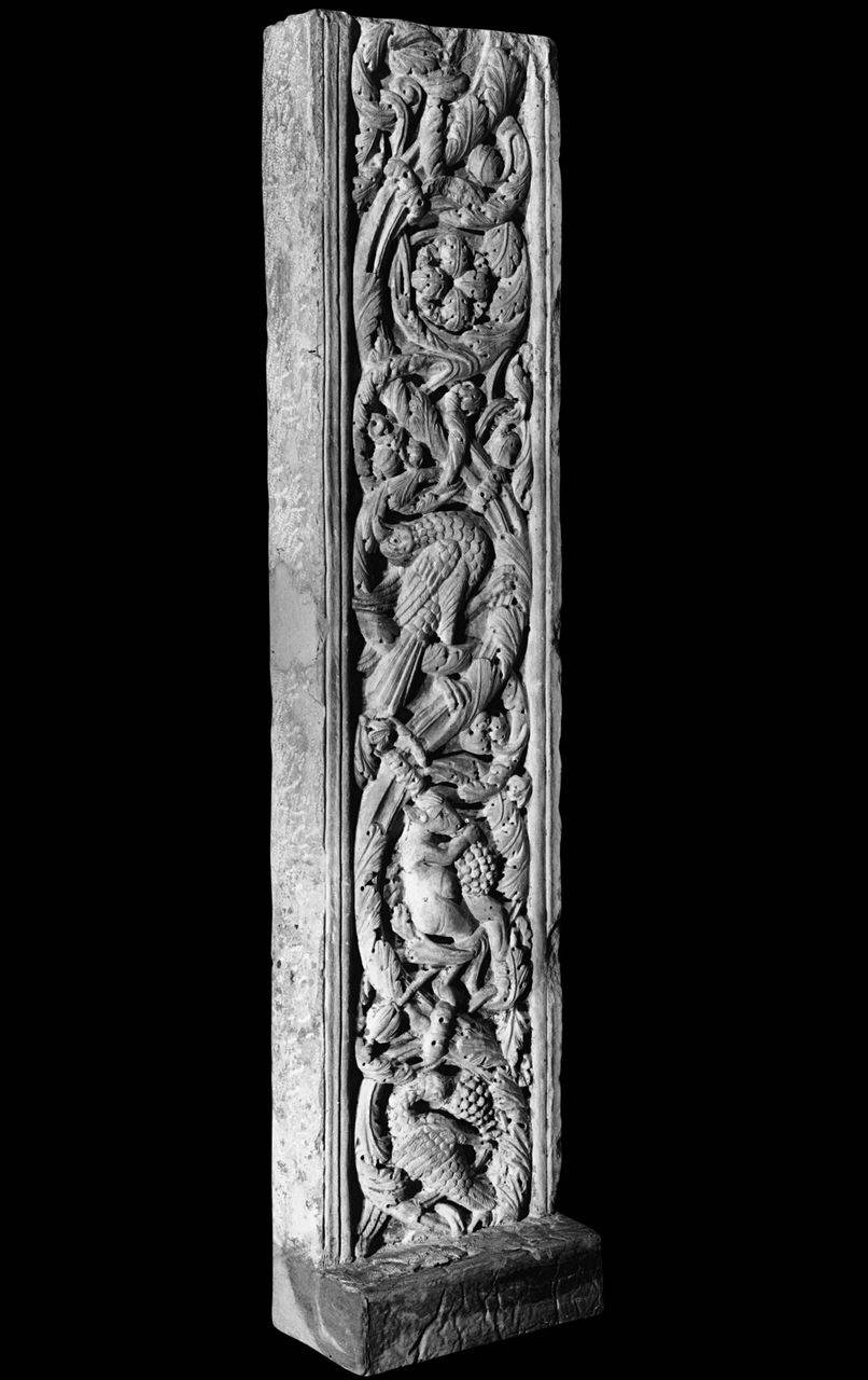 Stipite con girali e animali (stipite, parte di) di Wiligèlmo (Viligèlmo) (primo quarto sec. XII)