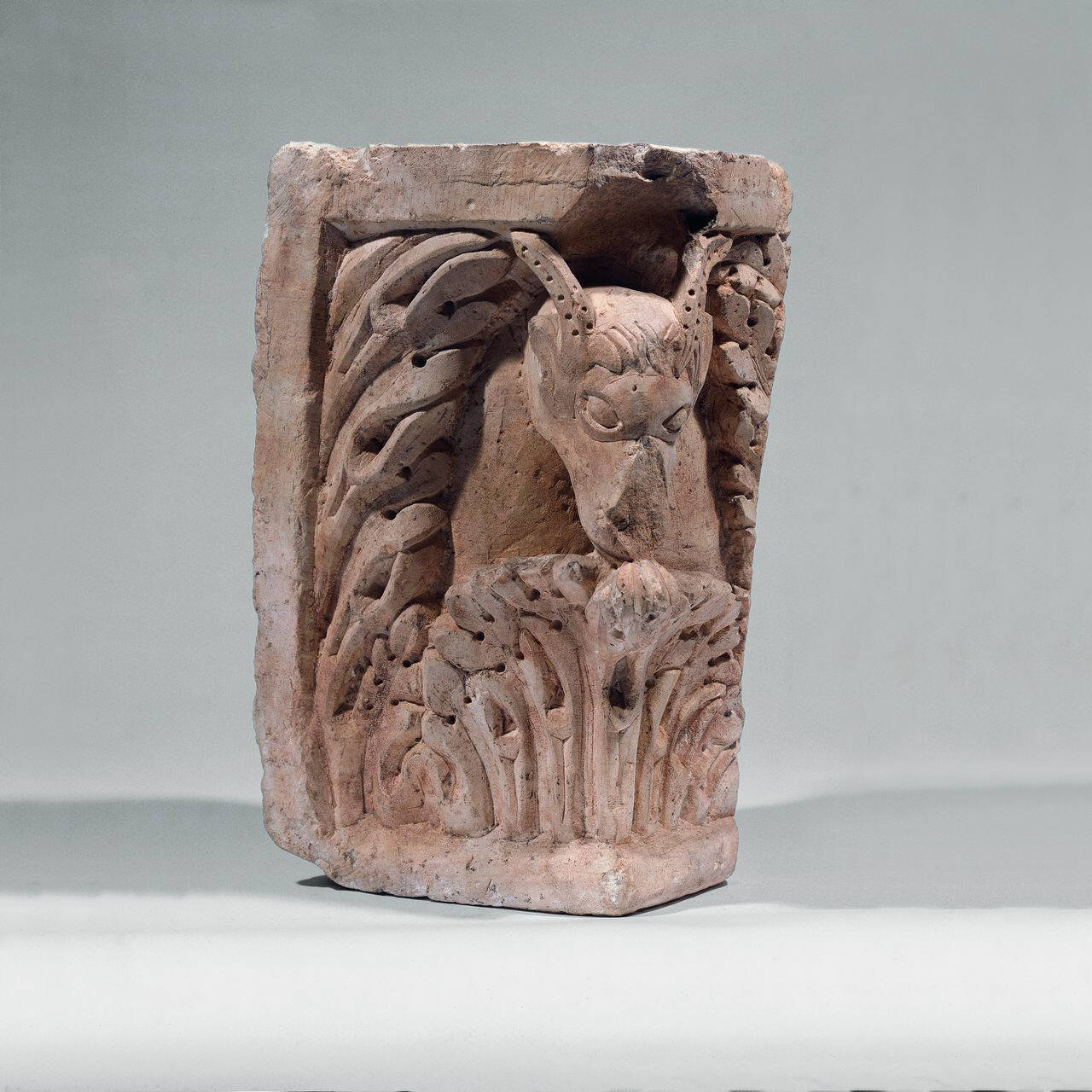 Capitello angolare con testa di capretto (?) (capitello angolare) di Scultore - ambito lombardo (fine-prima metà sec. XIII sec. XII)