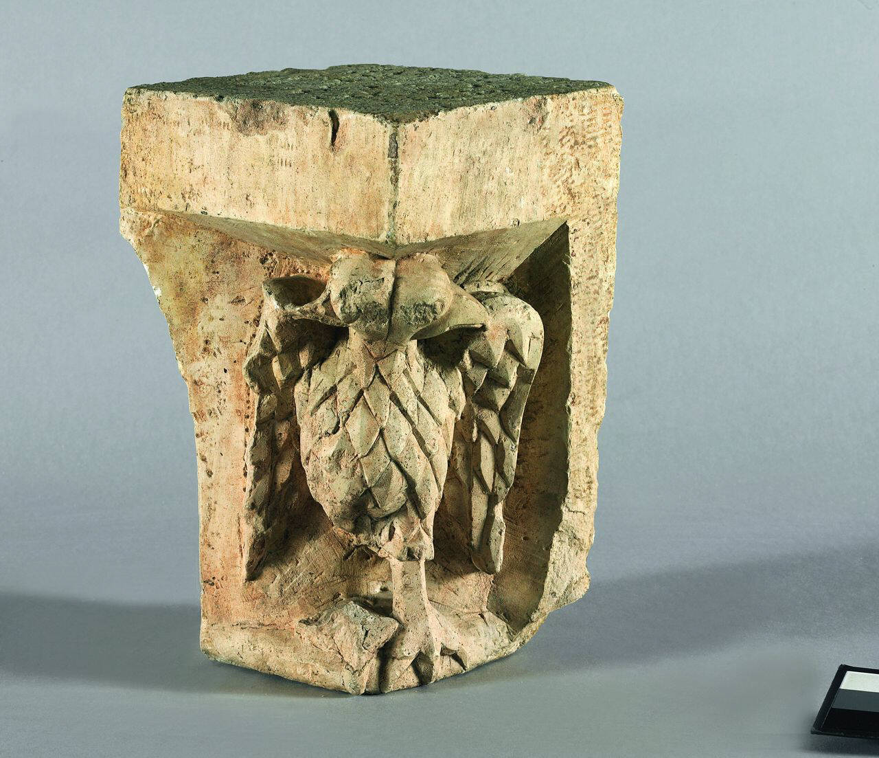 Capitello angolare con aquila a due teste (capitello) di Scultore - ambito lombardo (fine-prima metà sec. XIII sec. XII)